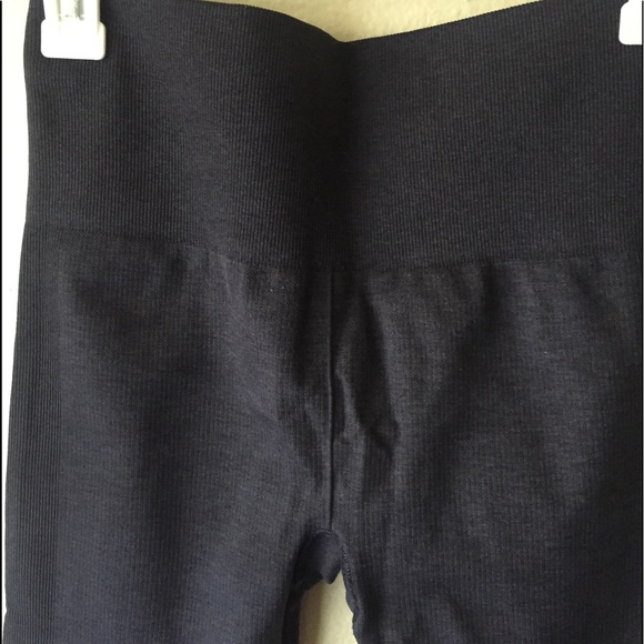 LULULEMON navy blue CAPRI leggings (m)6 - Picture 10 of 13